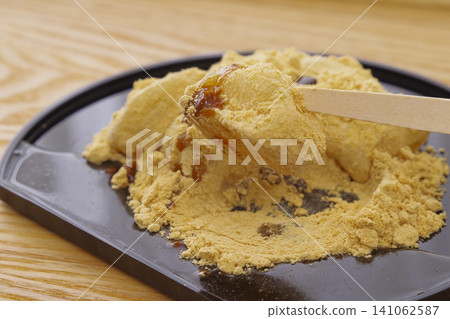信玄餅,看起來很美味的山梨縣特產。 信玄餅,看起來很美味的山梨縣特產。 141062587