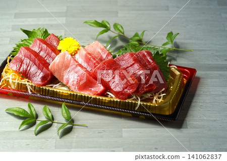 新鮮的生魚片 141062837