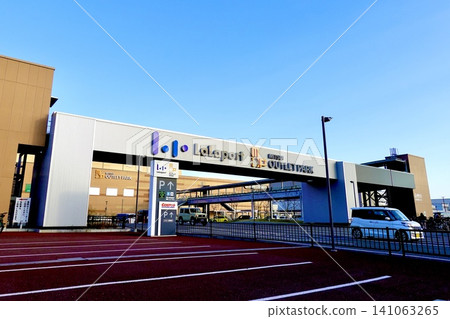 大阪府門真市三井奧特萊斯公園 Lalaport 門真店停車場入口/出口景觀。 大阪府門真市三井奧特萊斯公園 Lalaport 門真店停車場入口/出口景觀。 141063265