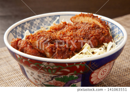 來源炸肉排碗 來源炸肉排碗 141063551