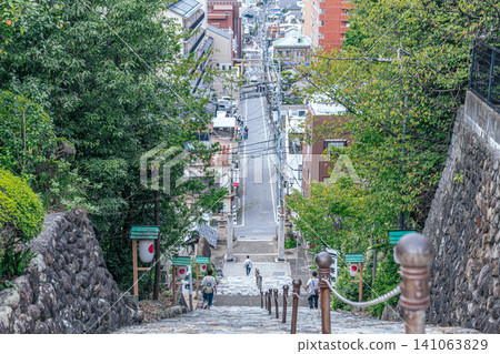 【#松山】從石庭神社看到的石庭斜坡 【#松山】從石庭神社看到的石庭斜坡 141063829