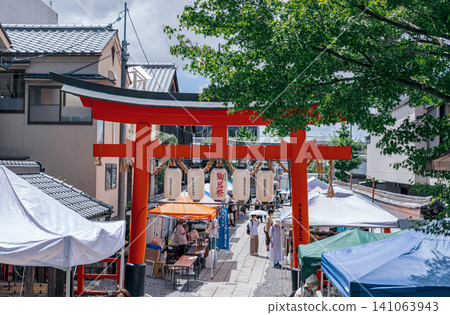 [#Kyoto] Torii gate with a sign for a pottery market hanging down 141063943