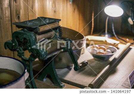[#NoodleMaking] Traditional noodle-making machines and tools 141064197