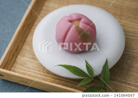 Image of traditional Japanese confectionery 141064897
