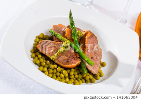 Grilled duck breast with vegetables Grilled duck breast with vegetables 141065004