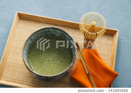 茶道用具與抹茶製作過程的圖片 茶道用具與抹茶製作過程的圖片 141065088