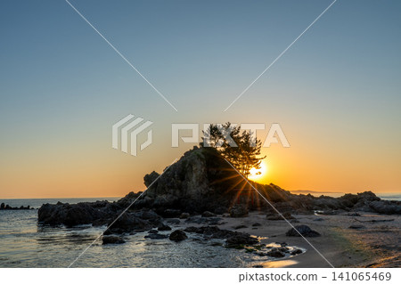 Sasagawa Flow, the setting sun sinking behind Benten Rock Sasagawa Flow, the setting sun sinking behind Benten Rock 141065469