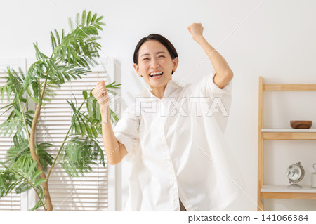 欣喜的女人 欣喜的女人 141066384