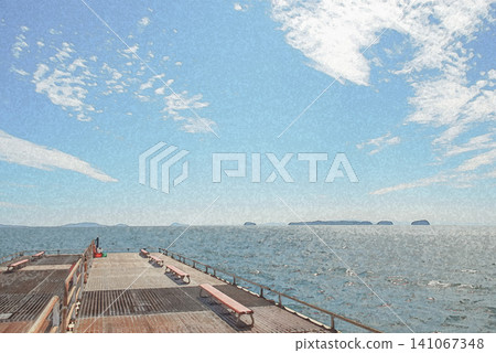 在蔚藍的天空下，大島釣魚中心碼頭給人一種無邊無際的開闊感。 141067348