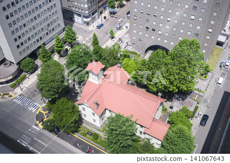 從札幌市政廳觀景走廊看到的札幌鐘樓 從札幌市政廳觀景走廊看到的札幌鐘樓 141067643