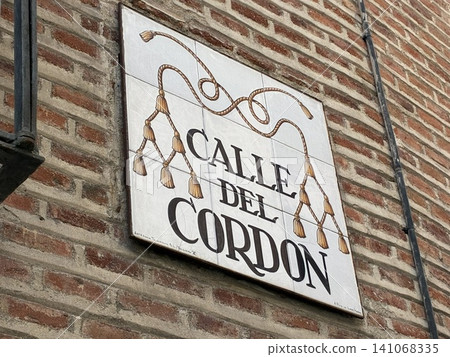 Sign in the old town of Madrid, Spain 141068335