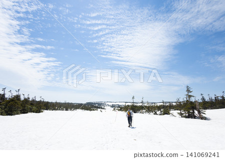 Akita Hachimantai: Mountain trails still covered in snow Akita Hachimantai: Mountain trails still covered in snow 141069241
