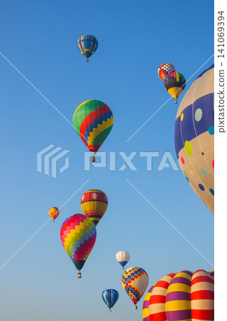 hot air balloon  141069394