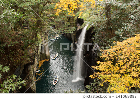 Takachiho Gorge Manai Falls and Autumn Leaves Takachiho Gorge Manai Falls and Autumn Leaves 141069882