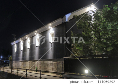 Night view of a brewery in a sake cellar (Osaki City, Miyagi Prefecture) Night view of a brewery in a sake cellar (Osaki City, Miyagi Prefecture) 141069892