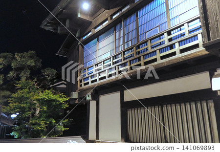 Night view of the main building of the brewery and traditional Japanese architecture (Osaki City, Miyagi Prefecture) Night view of the main building of the brewery and traditional Japanese architecture (Osaki City, Miyagi Prefecture) 141069893