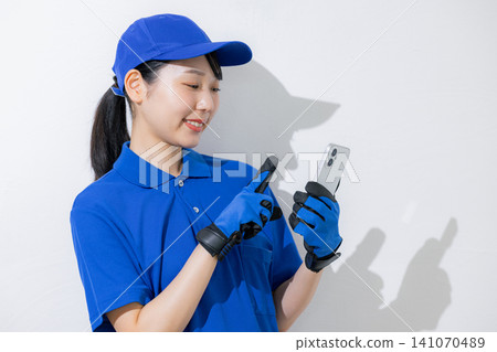 女職工與智能手機 141070489