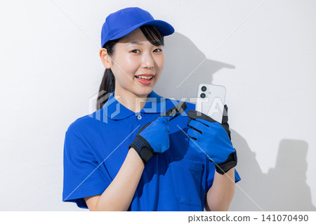 女職工與智能手機 141070490