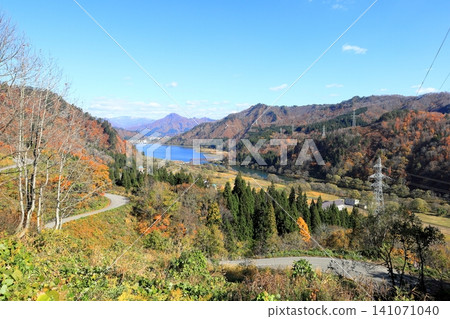 Lake Tadami and the Tadami River in Autumn / Tadami Town, Minamiaizu District, Fukushima Prefecture Lake Tadami and the Tadami River in Autumn / Tadami Town, Minamiaizu District, Fukushima Prefecture 141071040