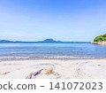 夏日藍天與寧靜的海灘景色 141072023