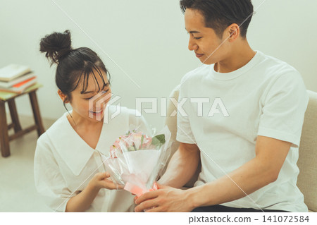 My husband sends me bouquets of flowers every day. My husband sends me bouquets of flowers every day. 141072584