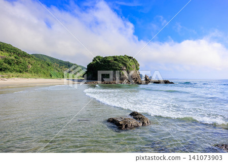 Summer sea and beautiful sandy beach at Torupa Coast, Satsumasendai City, Kagoshima Prefecture, East China Sea Summer sea and beautiful sandy beach at Torupa Coast, Satsumasendai City, Kagoshima Prefecture, East China Sea 141073903