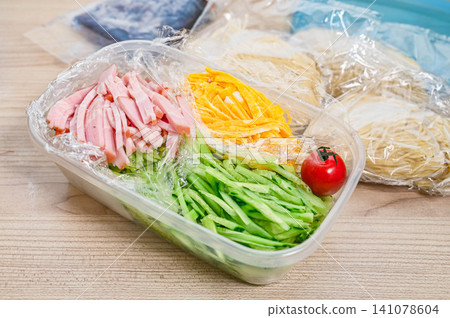 Ingredients for chilled ramen (3 servings) 141078604