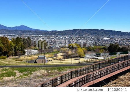 神奈川縣:小田原諦訪之原縣立公園的斜坡觀景台(空中走廊)及景觀。 神奈川縣:小田原諦訪之原縣立公園的斜坡觀景台(空中走廊)及景觀。 141080941