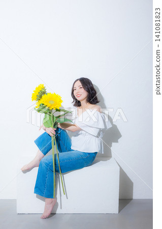 Woman with a bouquet of sunflowers Woman with a bouquet of sunflowers 141081823
