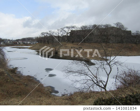 I visited in winter and saw the moat of Shiroishi Castle in Fukushima Prefecture, covered in snow. I visited in winter and saw the moat of Shiroishi Castle in Fukushima Prefecture, covered in snow. 141081834