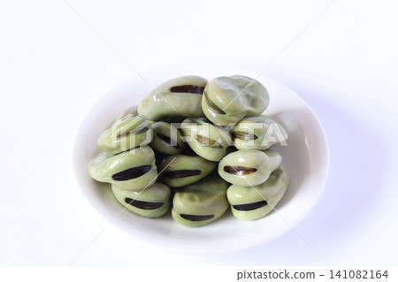 Broad beans Broad beans 141082164