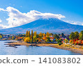 [Yamanashi Prefecture] Autumn leaves at Oike Park in Lake Kawaguchi and Mount Fuji 141083802