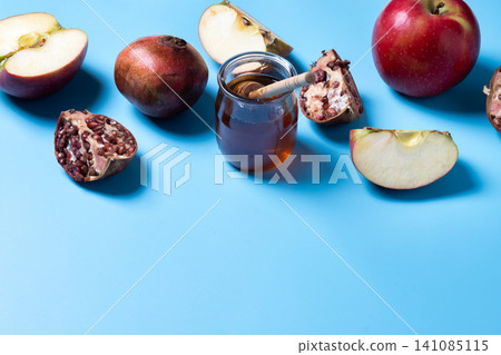 Traditional Rosh Hashanah food 141085115