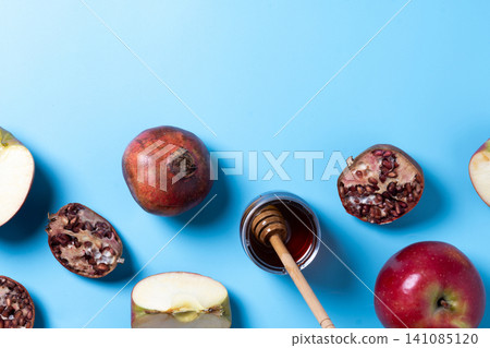 Traditional Rosh Hashanah food Traditional Rosh Hashanah food 141085120