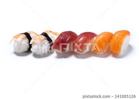 Assorted nigiri sushi with salmon, tuna and shrimp 141085126