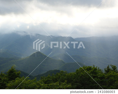 陽光灑滿山脈:北海道的山巒風光 陽光灑滿山脈:北海道的山巒風光 141086003