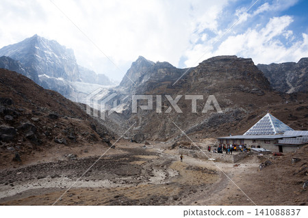 Pyramid research center, Everest base camp trekking, Lobuche area, Nepal Pyramid research center, Everest base camp trekking, Lobuche area, Nepal 141088837