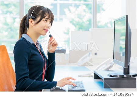 圖片為女性呼叫中心接線員 141089554