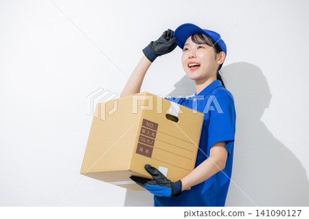 Smiling female driver carrying luggage Smiling female driver carrying luggage 141090127