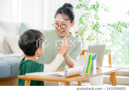 小學生學習與職業母親 141090685