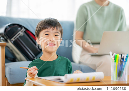 小學生學習與職業母親 141090688