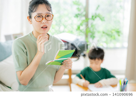 Housewife suffering from money 141090696