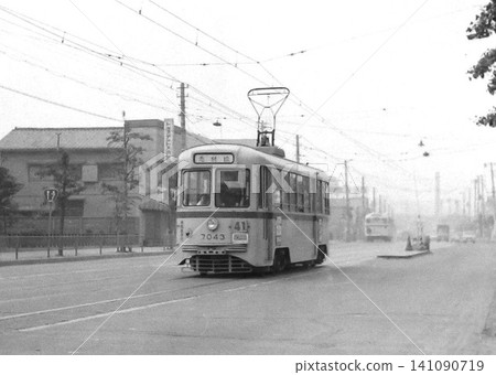 The town where the Toden streetcar runs: Chogocho 2-chome stop, Itabashi Ward. The town where the Toden streetcar runs: Chogocho 2-chome stop, Itabashi Ward. 141090719