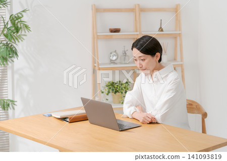 女性,人,女人 女性,人,女人 141093819