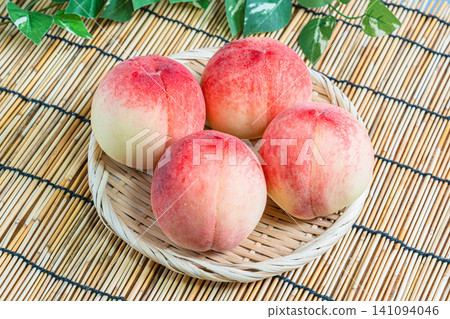 Fresh peaches served in a bamboo basket in summer Fresh peaches served in a bamboo basket in summer 141094046