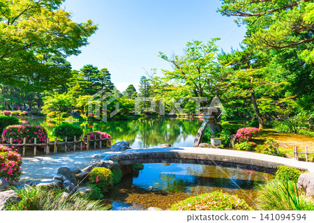 金澤的春天:兼六園、琴寺燈籠和霞池 金澤的春天:兼六園、琴寺燈籠和霞池 141094594