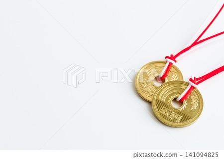 Good fortune, matchmaking, a five-yen coin with a red string 141094825