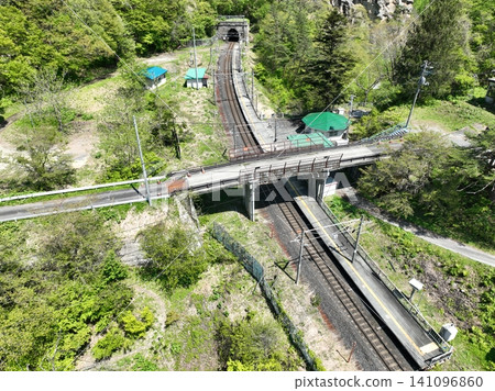 The early summer scenery of the valley at Omoshiroyama Kogen Station, surrounded by fresh greenery. The early summer scenery of the valley at Omoshiroyama Kogen Station, surrounded by fresh greenery. 141096860