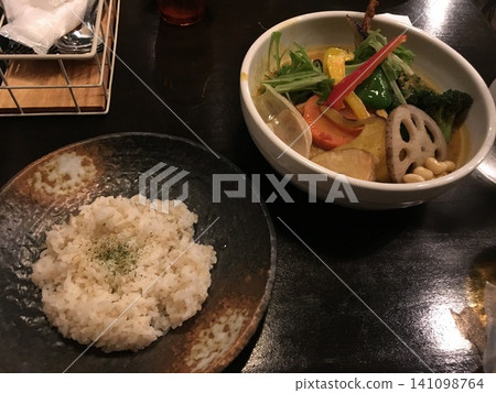 Hokkaido-style soup curry with plenty of vegetables Hokkaido-style soup curry with plenty of vegetables 141098764