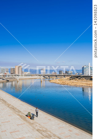 Streetscape of Numazu City and scenery of the Kano River (Shizuoka Prefecture) 141098823